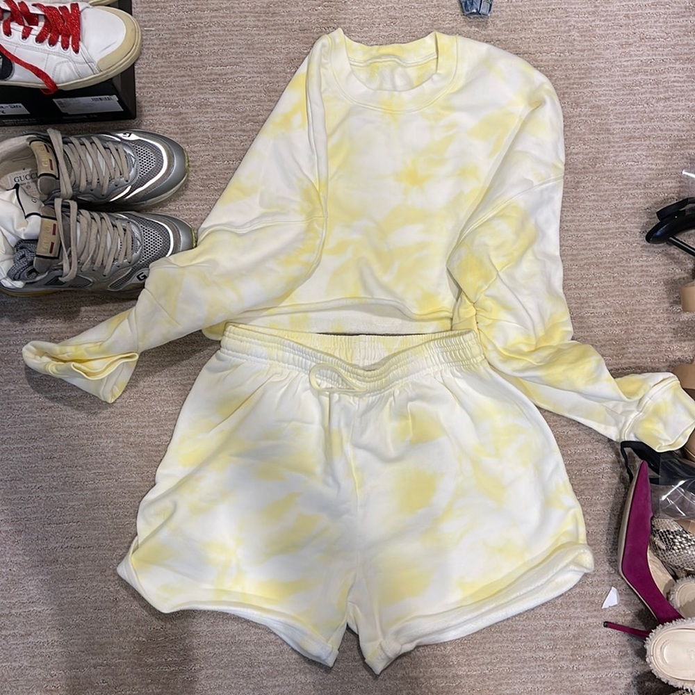 Alo yoga yellow tie dye set